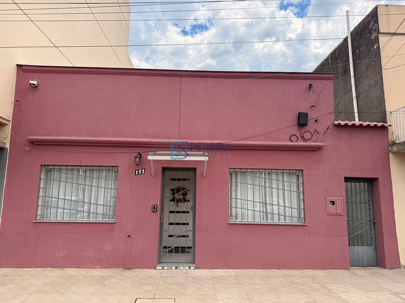 Casa no centro com 02 dormitórios: 2ª foto da galeria de imagens do imóvel