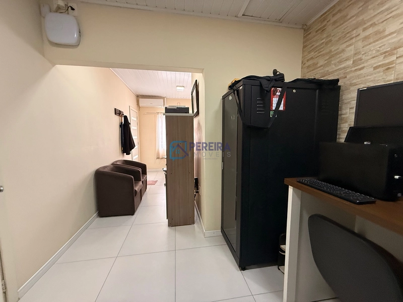 Casa no centro com 02 dormitórios: 18ª foto da galeria de imagens do imóvel