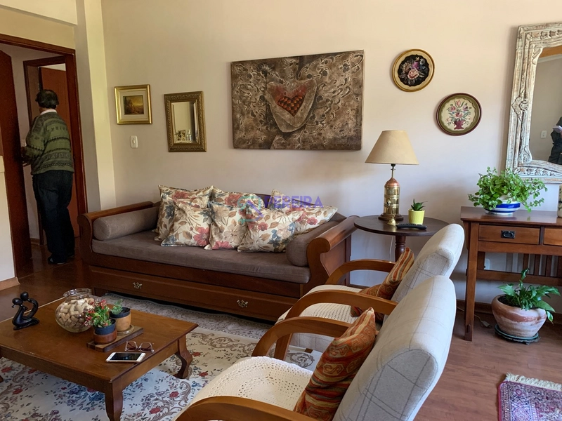 Casa de 03 dormitórios + apartamento no centro.: 3ª foto da galeria de imagens do imóvel