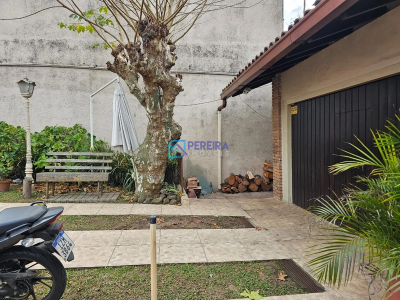 Casa de 04 dormitórios no centro: 4ª foto da galeria de imagens do imóvel