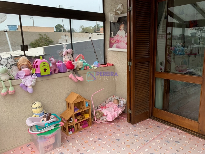 Linda casa de 03 dormitórios no Centro com piscina.: 6ª foto da galeria de imagens do imóvel