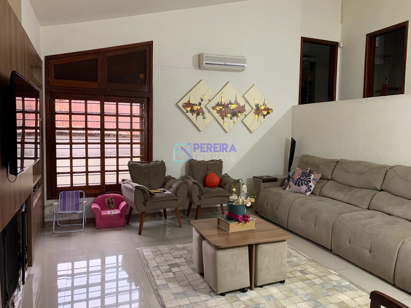 Linda casa de 03 dormitórios no Centro com piscina.: 5ª foto da galeria de imagens do imóvel