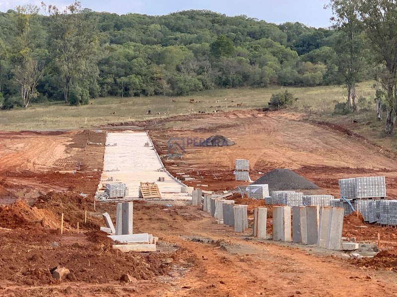 Terrenos no Condomínio Parque das Águas.: 1ª foto da galeria de imagens do imóvel