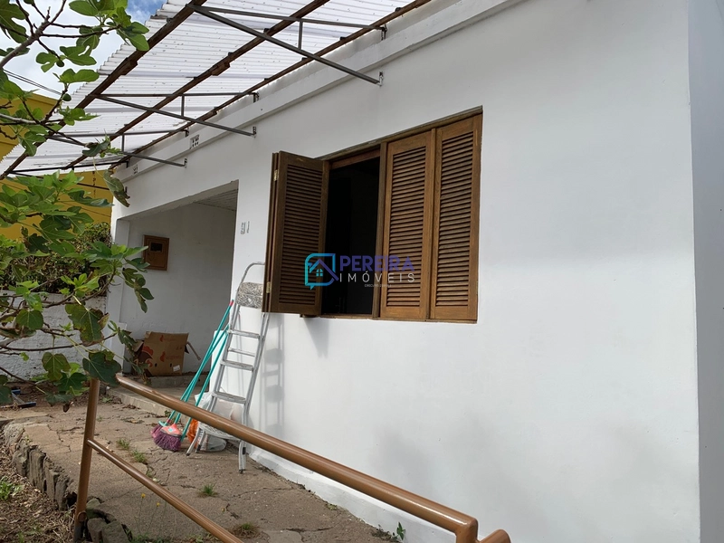 Casa de 02 dormitórios na Argiles: 1ª foto da galeria de imagens do imóvel