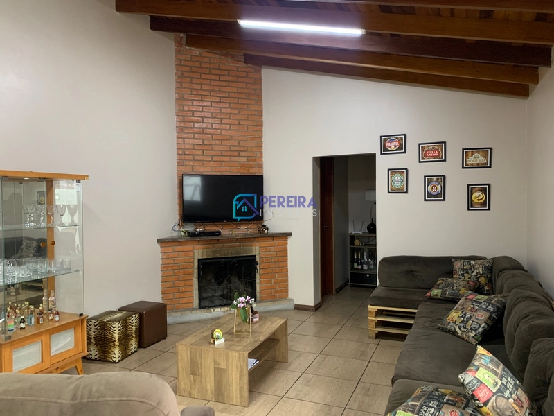 Casa de 03 dormitórios com piscina.: 42ª foto da galeria de imagens do imóvel