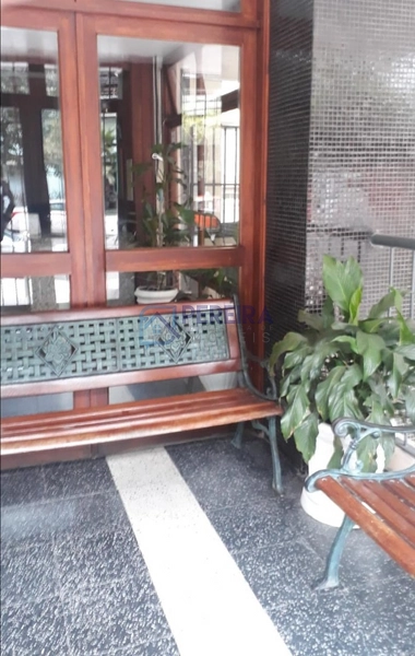 Apartamento no centro histórico de Porto Alegre: 2ª foto da galeria de imagens do imóvel