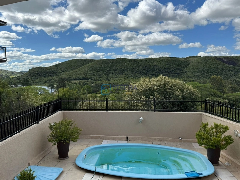 Casa de 03 dormitórios com vista para o Lago: 1ª foto da galeria de imagens do imóvel