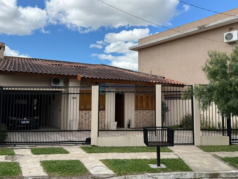Casa de 03 dormitórios com vista para o Lago: 3ª foto da galeria de imagens do imóvel