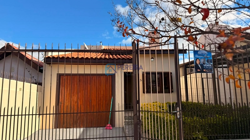 Casa com 05 dormitórios: 5ª foto da galeria de imagens do imóvel