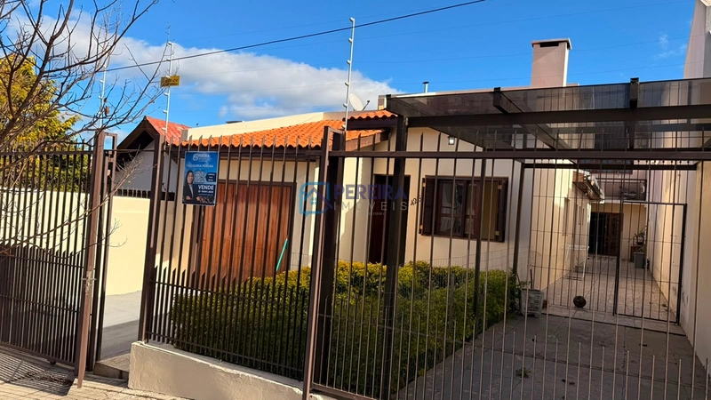 Casa com 05 dormitórios: 2ª foto da galeria de imagens do imóvel
