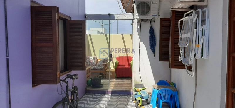 Casa com 05 dormitórios: 2ª foto da galeria de imagens do imóvel