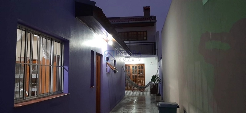 Casa com 05 dormitórios: 8ª foto da galeria de imagens do imóvel