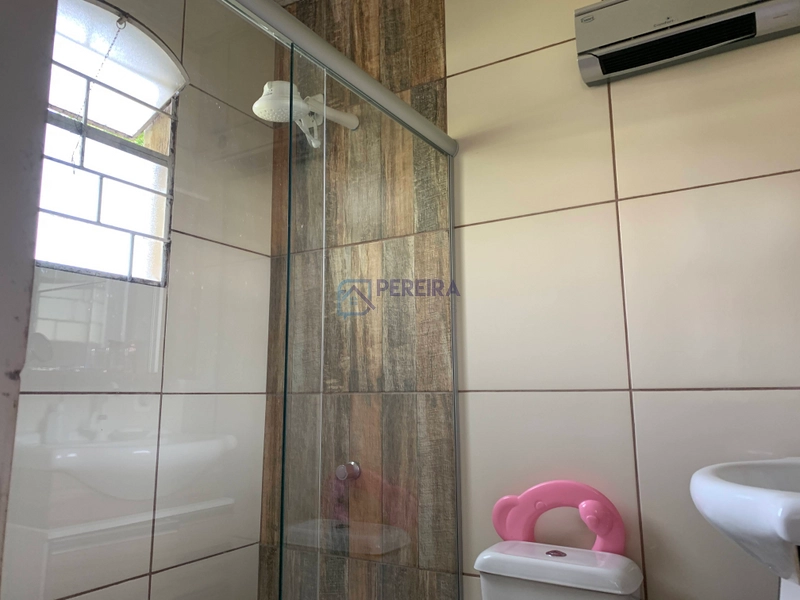 Duas casas com terreno amplo: 9ª foto da galeria de imagens do imóvel
