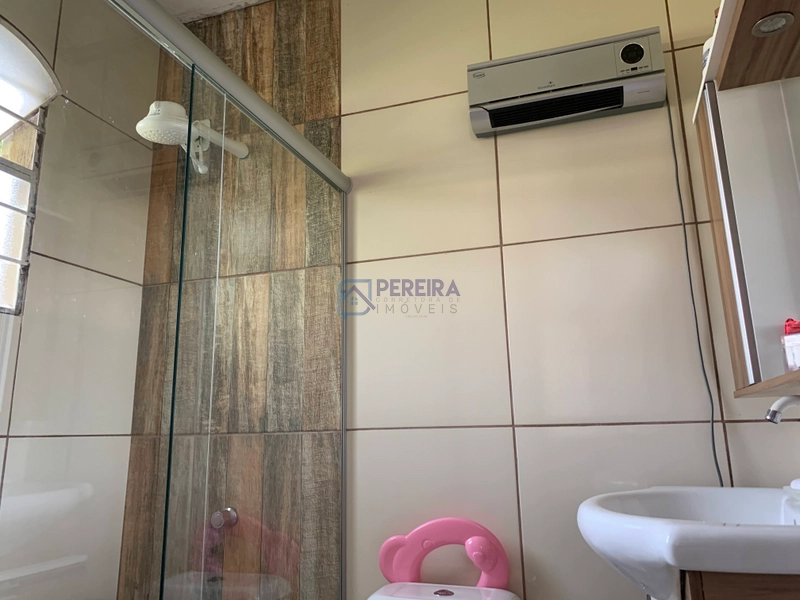 Duas casas com terreno amplo: 10ª foto da galeria de imagens do imóvel