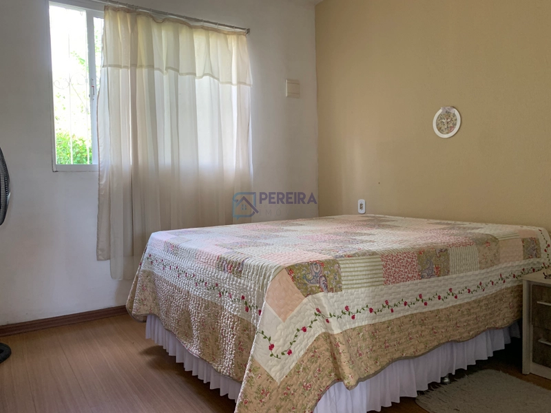 Duas casas com terreno amplo: 4ª foto da galeria de imagens do imóvel