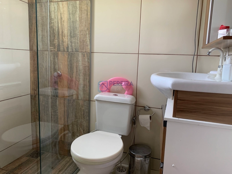 Duas casas com terreno amplo: 7ª foto da galeria de imagens do imóvel