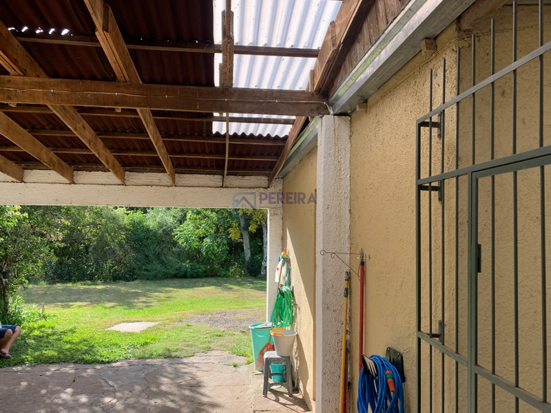Duas casas com terreno amplo: 30ª foto da galeria de imagens do imóvel