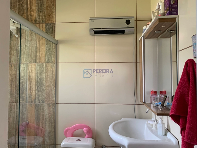Duas casas com terreno amplo: 6ª foto da galeria de imagens do imóvel