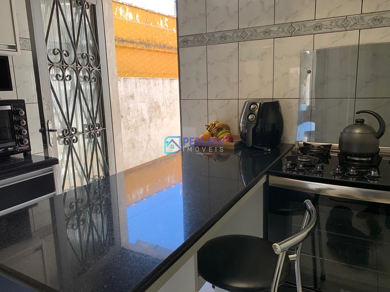 Casa de 03 dormitórios com sala comercial.: 25ª foto da galeria de imagens do imóvel