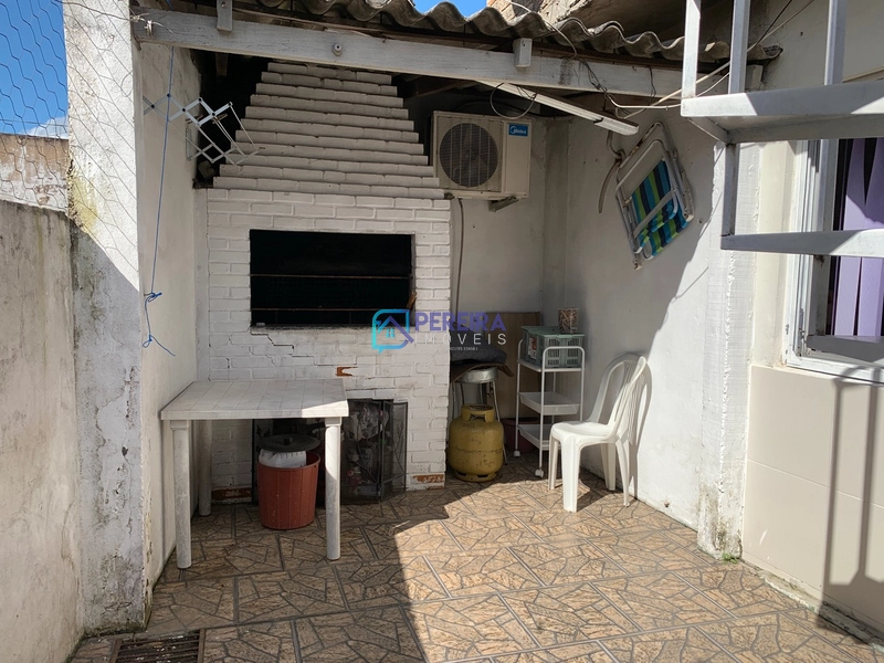 Casa de 03 dormitórios com sala comercial.: 19ª foto da galeria de imagens do imóvel