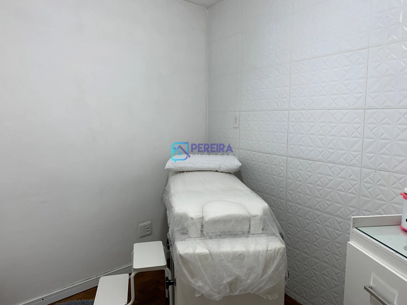 Casa de 03 dormitórios com sala comercial.: 10ª foto da galeria de imagens do imóvel