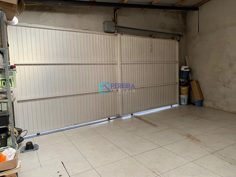 Casa de 03 dormitórios com sala comercial.: 5ª foto da galeria de imagens do imóvel