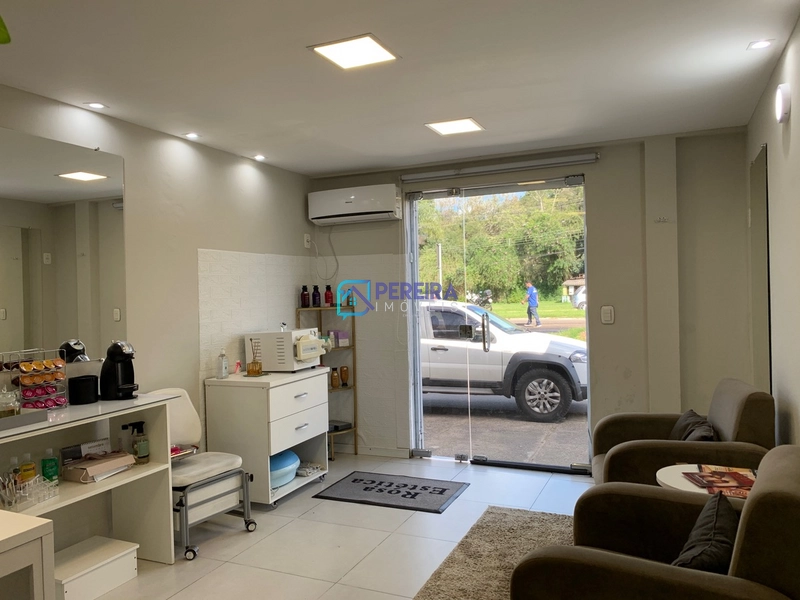 Casa de 03 dormitórios com sala comercial.: 15ª foto da galeria de imagens do imóvel