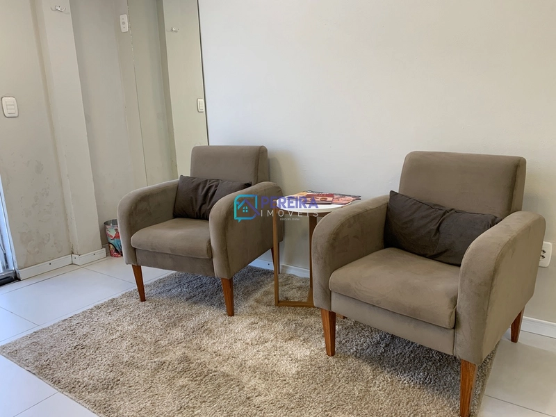 Casa de 03 dormitórios com sala comercial.: 11ª foto da galeria de imagens do imóvel
