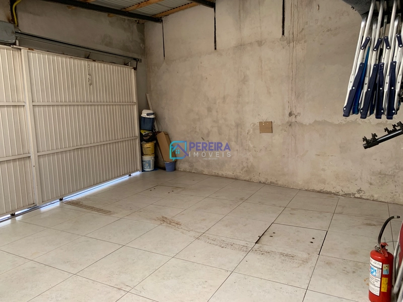 Casa de 03 dormitórios com sala comercial.: 7ª foto da galeria de imagens do imóvel