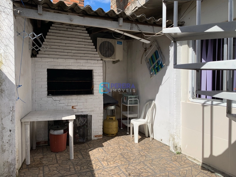 Casa de 03 dormitórios com sala comercial.: 18ª foto da galeria de imagens do imóvel