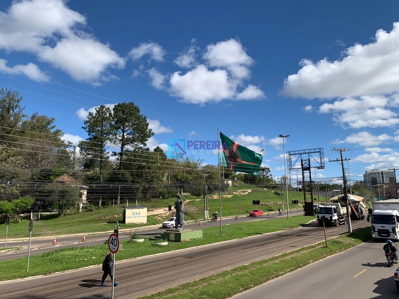 Casa de 03 dormitórios com sala comercial.: 17ª foto da galeria de imagens do imóvel