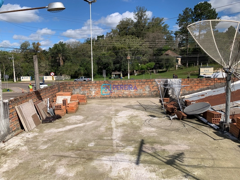 Casa de 03 dormitórios com sala comercial.: 16ª foto da galeria de imagens do imóvel