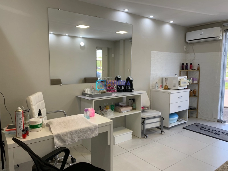 Casa de 03 dormitórios com sala comercial.: 14ª foto da galeria de imagens do imóvel