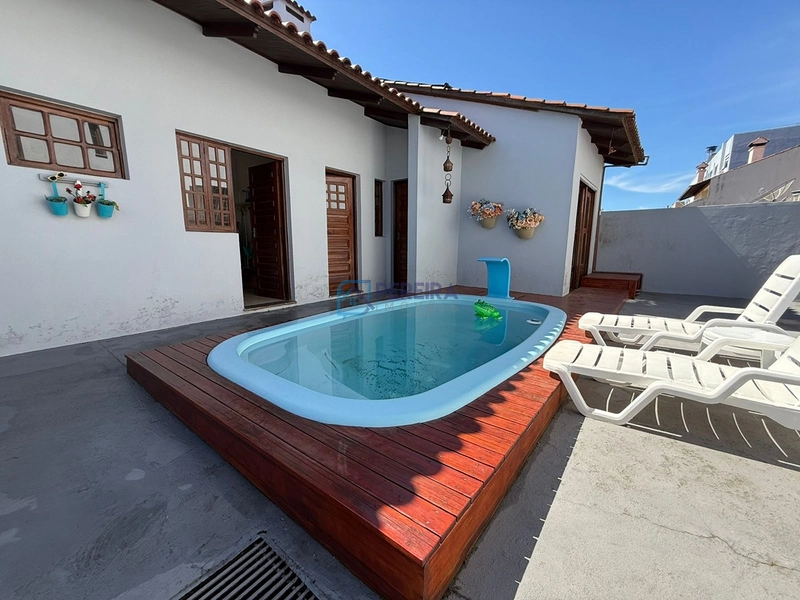 Casa 03 dormitórios com piscina: 46ª foto da galeria de imagens do imóvel
