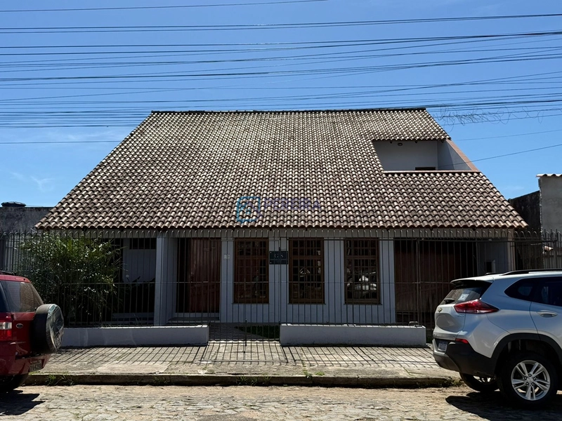 Casa 03 dormitórios com piscina: 2ª foto da galeria de imagens do imóvel
