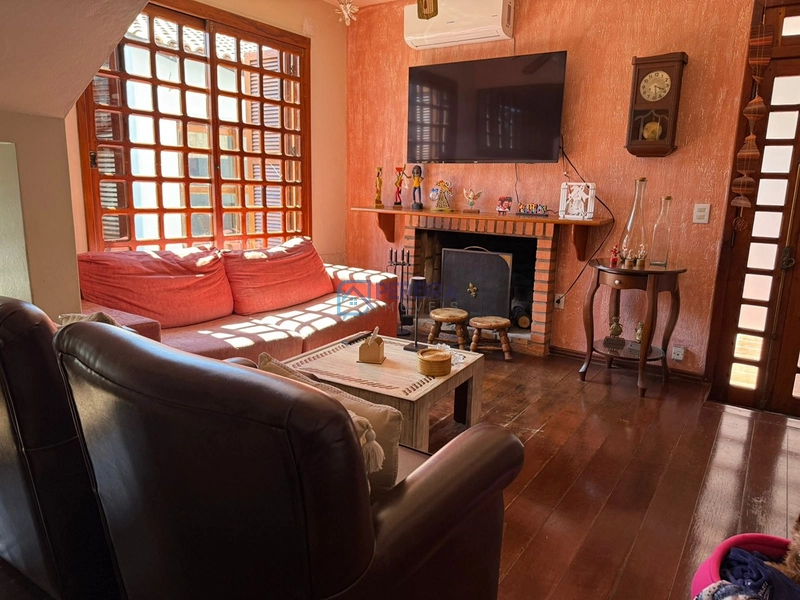 Casa 03 dormitórios com piscina: 5ª foto da galeria de imagens do imóvel