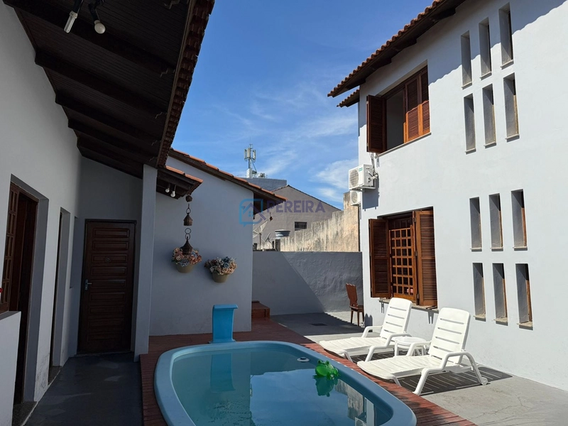 Casa 03 dormitórios com piscina: 50ª foto da galeria de imagens do imóvel
