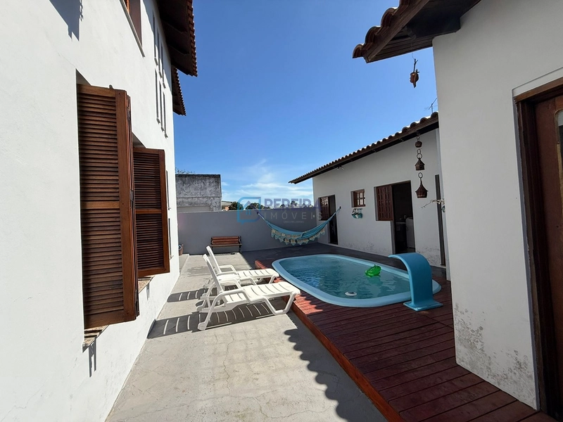 Casa 03 dormitórios com piscina: 47ª foto da galeria de imagens do imóvel