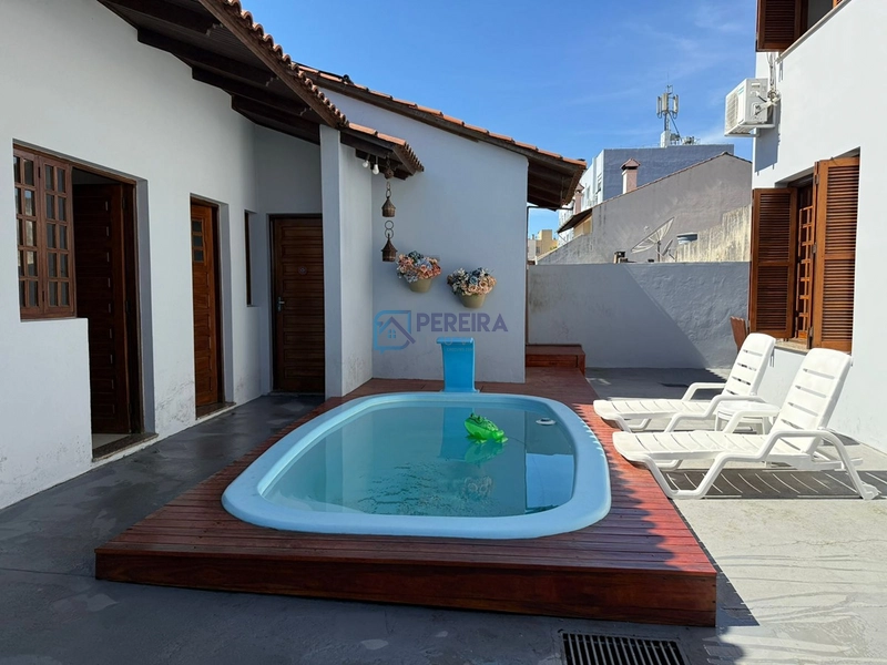 Casa 03 dormitórios com piscina: 51ª foto da galeria de imagens do imóvel