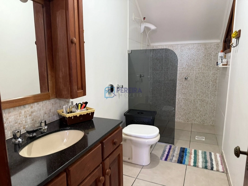 Casa 03 dormitórios com piscina: 34ª foto da galeria de imagens do imóvel