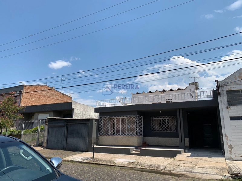 Casa de 03 dormitórios no centro.: 3ª foto da galeria de imagens do imóvel