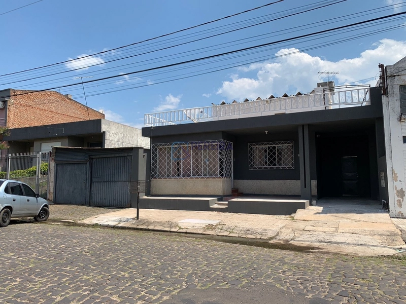 Casa de 03 dormitórios no centro.: 1ª foto da galeria de imagens do imóvel