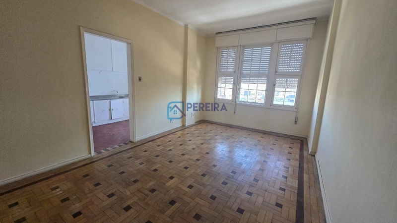Apartamento central com 02 dormitórios: 1ª foto da galeria de imagens do imóvel