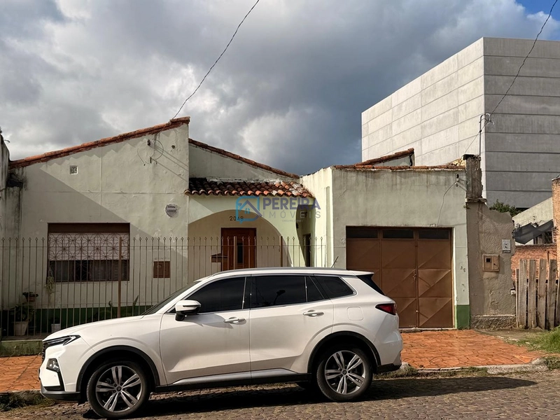 Casa de 03 dormitórios no Centro.: 1ª foto da galeria de imagens do imóvel