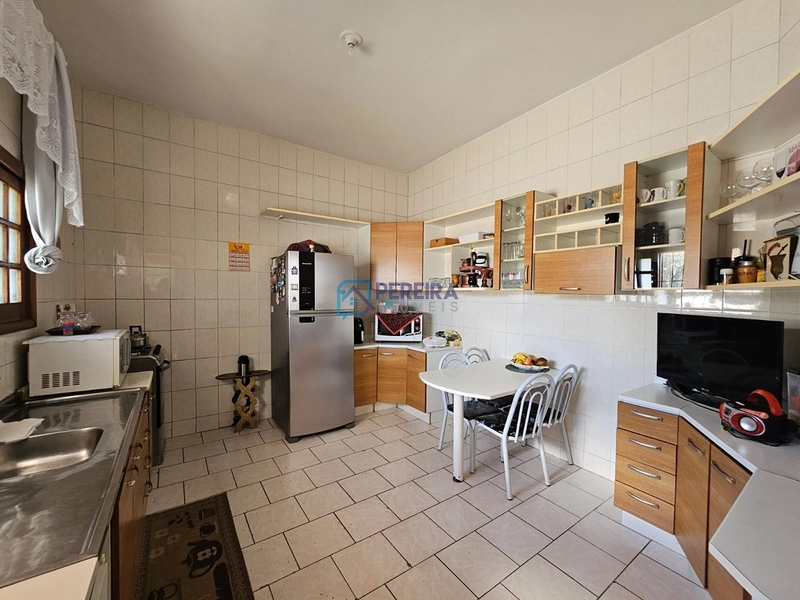 Casa de 04 dormitórios: 10ª foto da galeria de imagens do imóvel