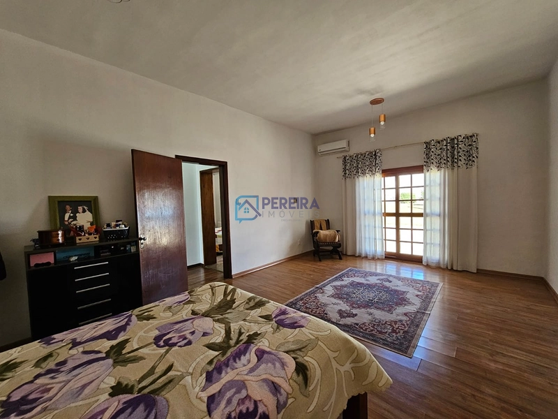 Casa de 04 dormitórios: 14ª foto da galeria de imagens do imóvel