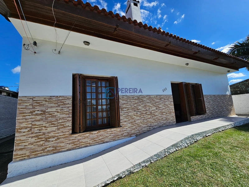 Casa de 04 dormitórios: 3ª foto da galeria de imagens do imóvel