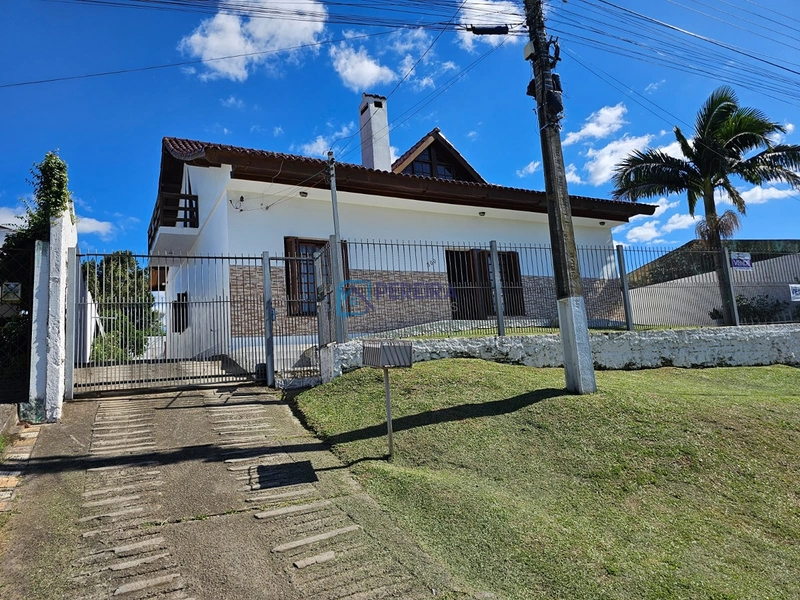 Casa de 04 dormitórios: 2ª foto da galeria de imagens do imóvel