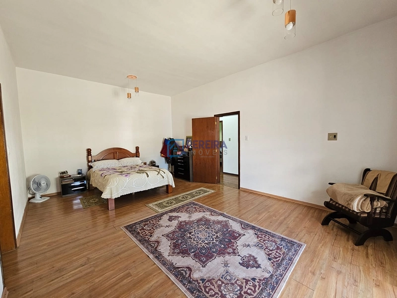 Casa de 04 dormitórios: 13ª foto da galeria de imagens do imóvel