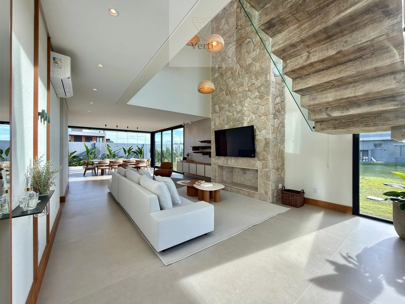 EXCLUSIVIDADE E SOFISTICAÇÃO COM QUATRO SUÍTES E PISCINA EM CONDOMÍNIO A BEIRA MAR: 3ª foto da galeria de imagens do imóvel